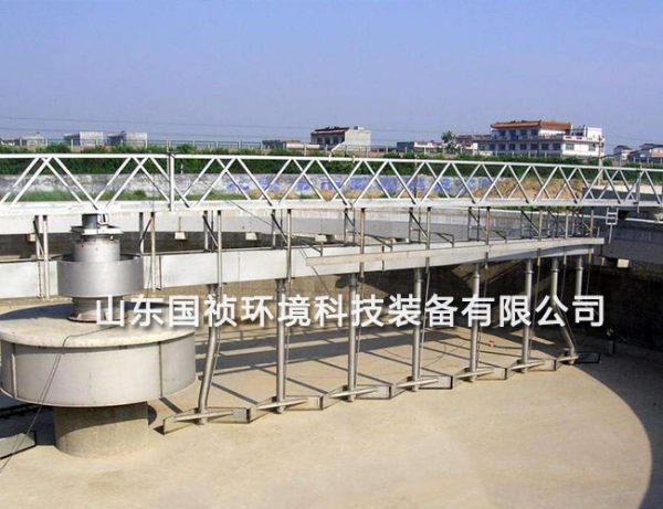 周邊傳動刮吸泥機